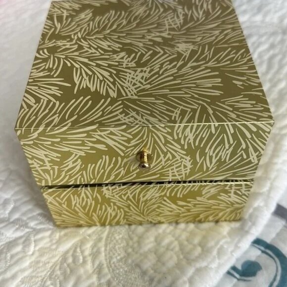 NWOT Folio Watch with Four Bracelets Gift Set - Picture 4 of 6